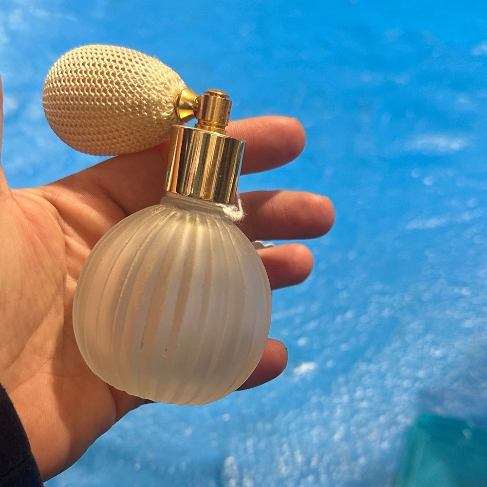 VTG Frosted Glass Perfume Atomizer - Picture 1 of 3